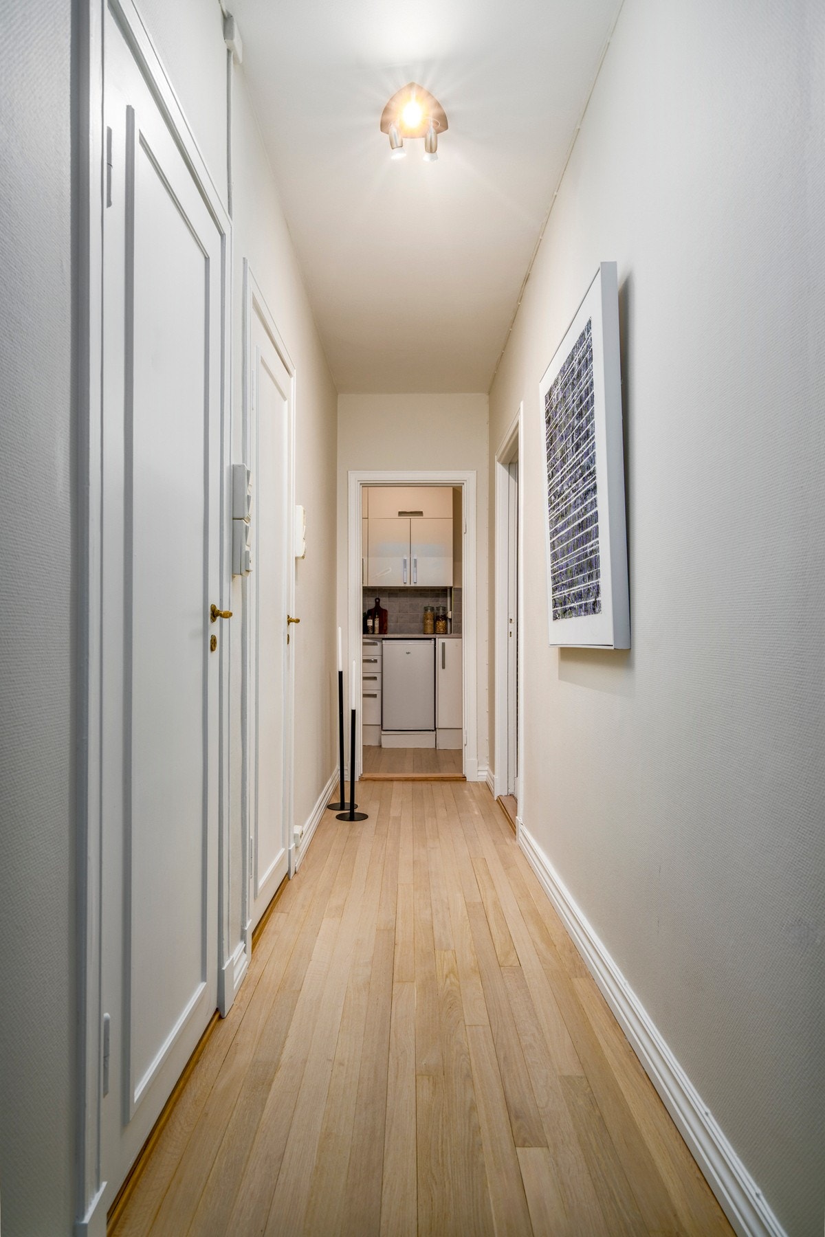 Fra gangen har du tilgang til baderom og separat toalett Galleribilde