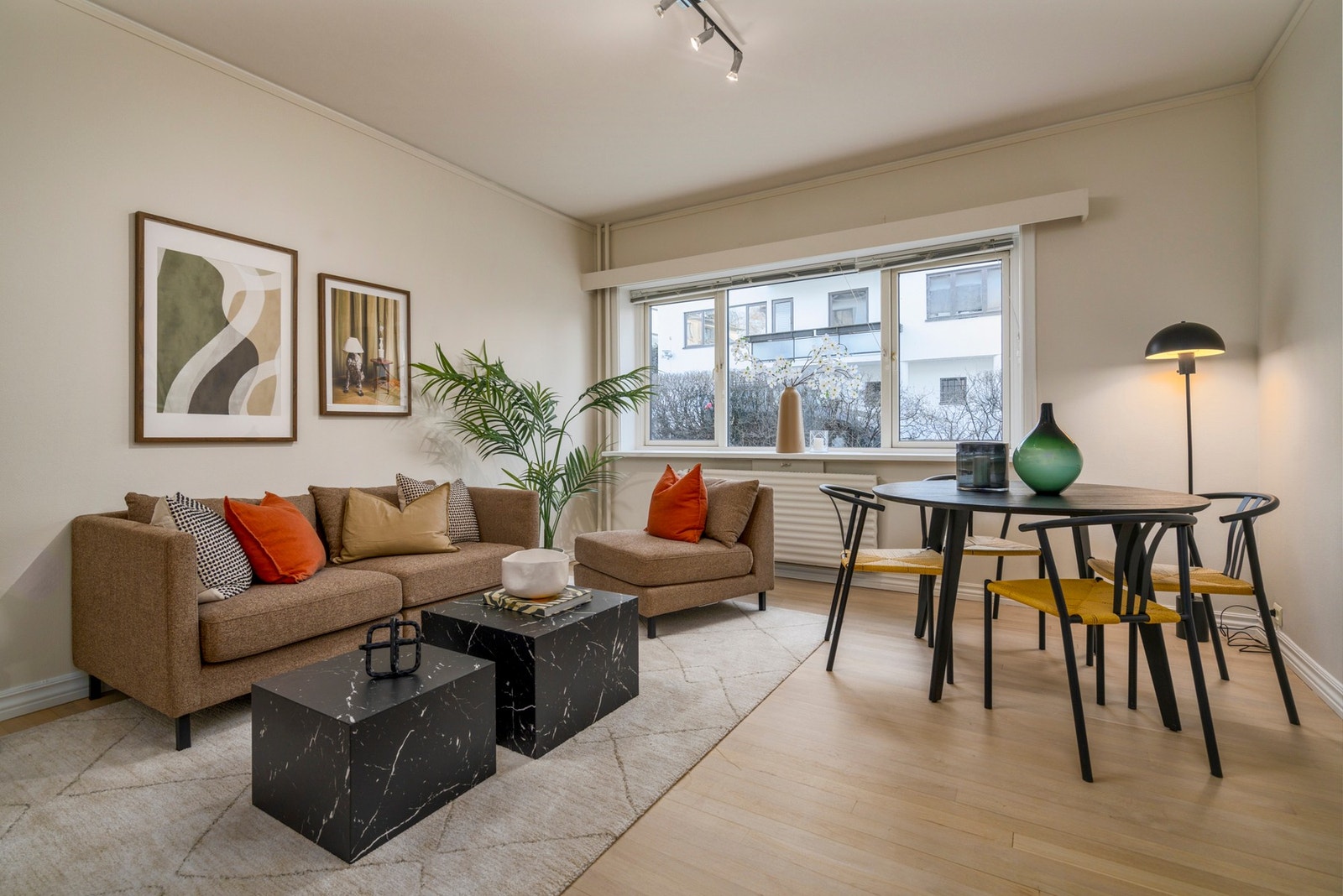 Leiligheten oppleves større enn forventet og har en effektiv planløsning med gode møbleringsmuligheter. Galleribilde