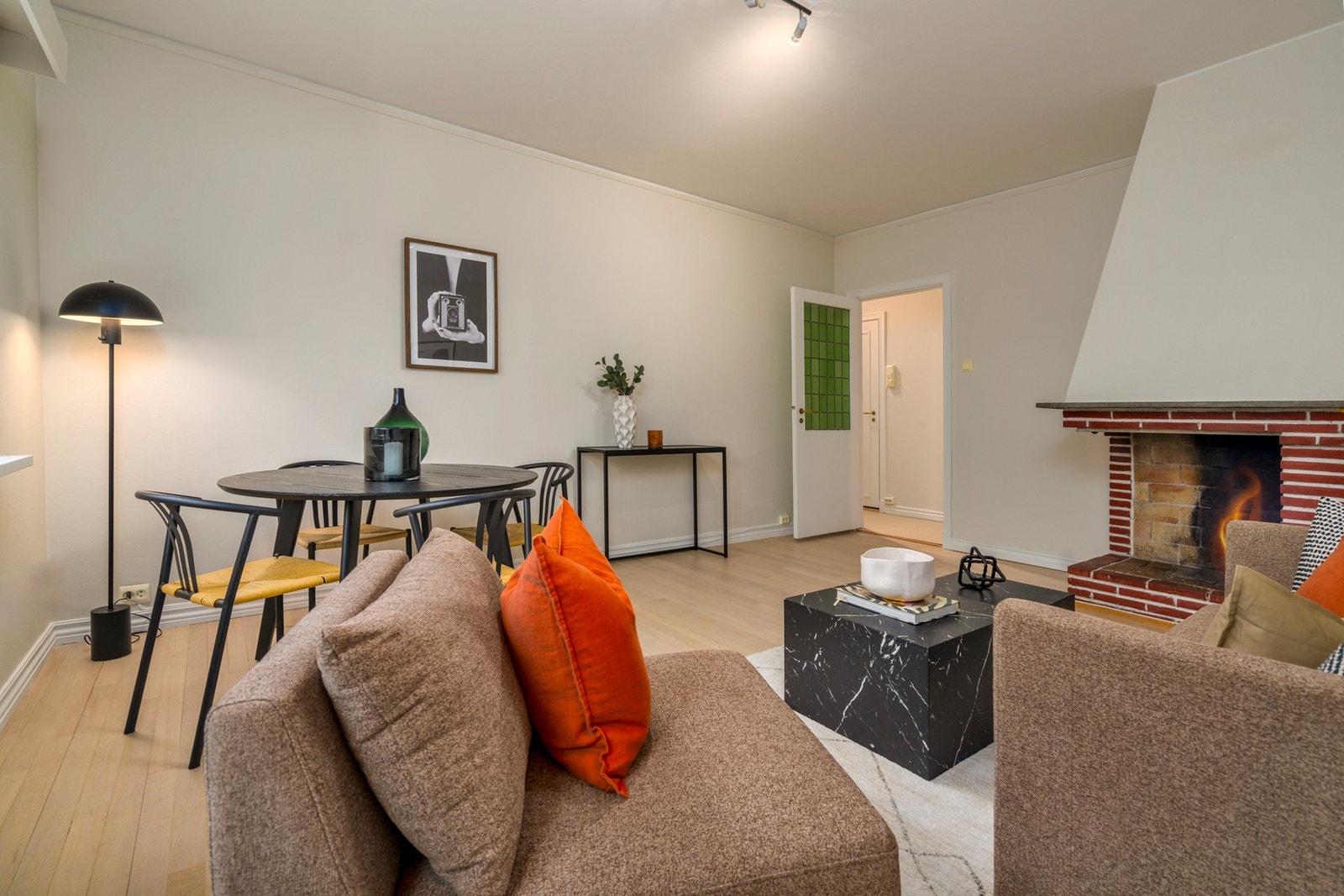 Delikate og tidløse fargevalg gjør leiligheten enkel å innrede etter eget ønske. Galleribilde