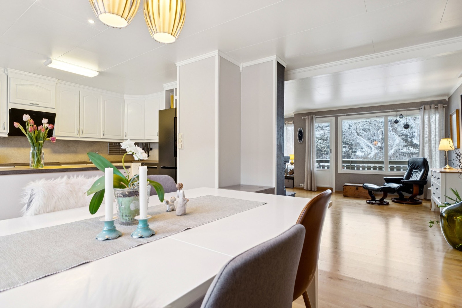 Spisestue er opprinnelig et soverom og kan fint tilbakeføres om man ønsker 3 soverom. Galleribilde