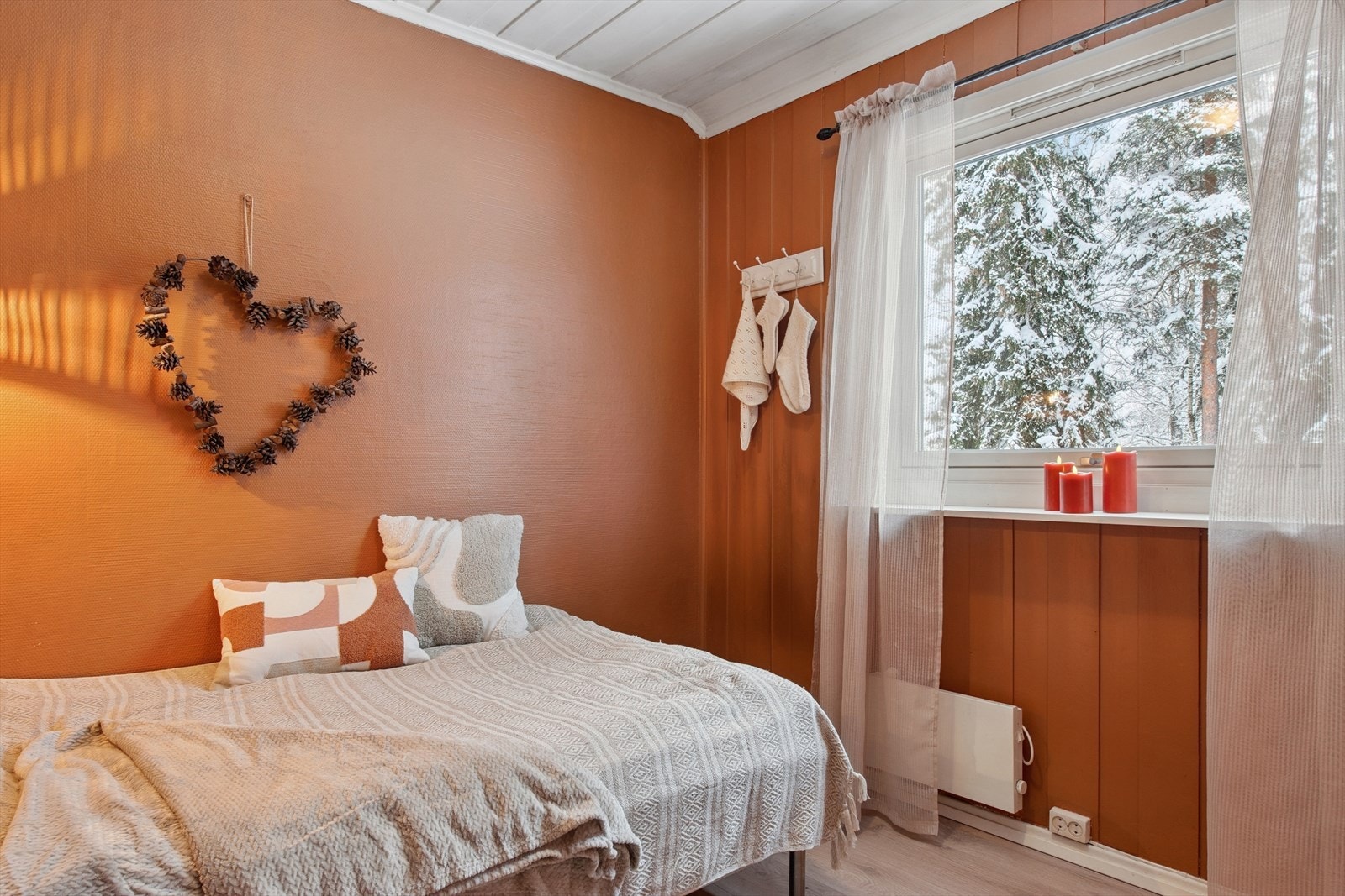 Et koselig rom som egner seg godt som barnerom eller gjesterom. Galleribilde