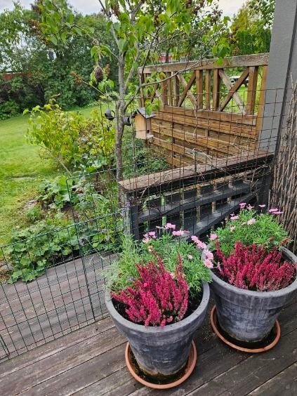 Terrassen har direkte utgang til hagen. Galleribilde