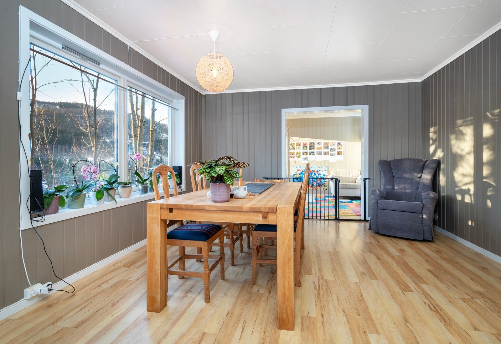 Naturlig sone for stor spisegruppe! Galleribilde