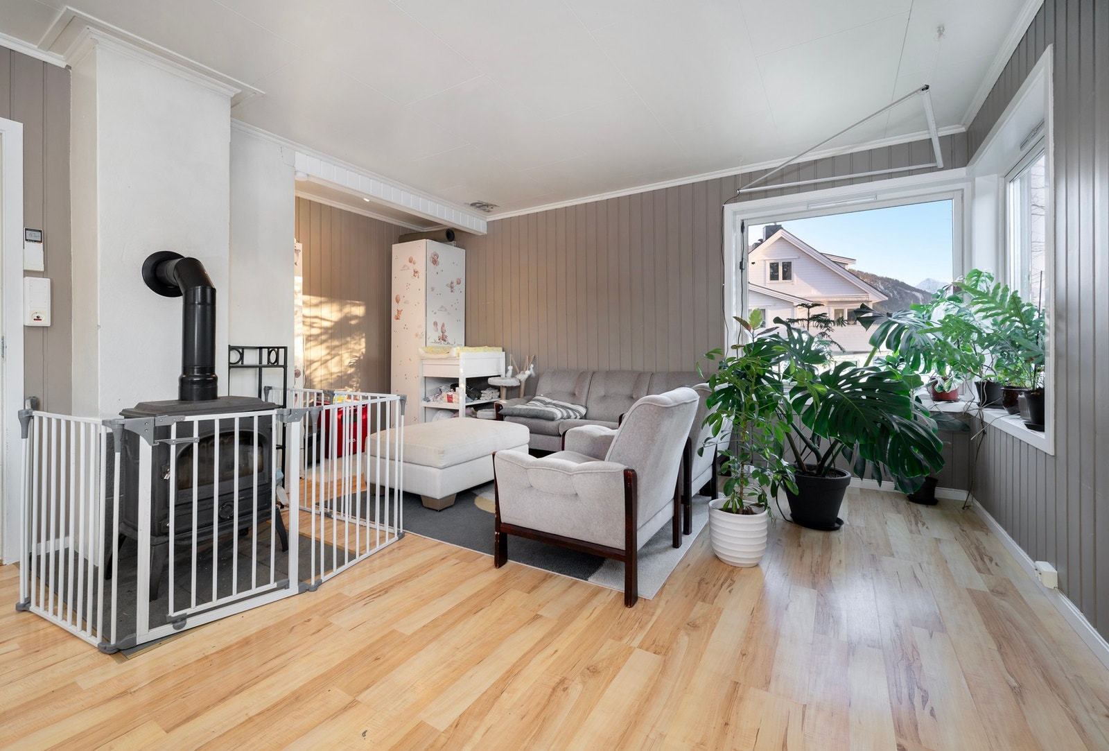 Vedovn i stue som sikrer både varme og hygge. Galleribilde