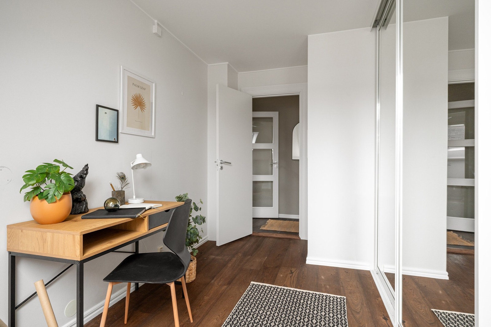 Rommet passer utmerket som barnerom, hjemmekontor eller hobbyrom, alt etter behov. Galleribilde