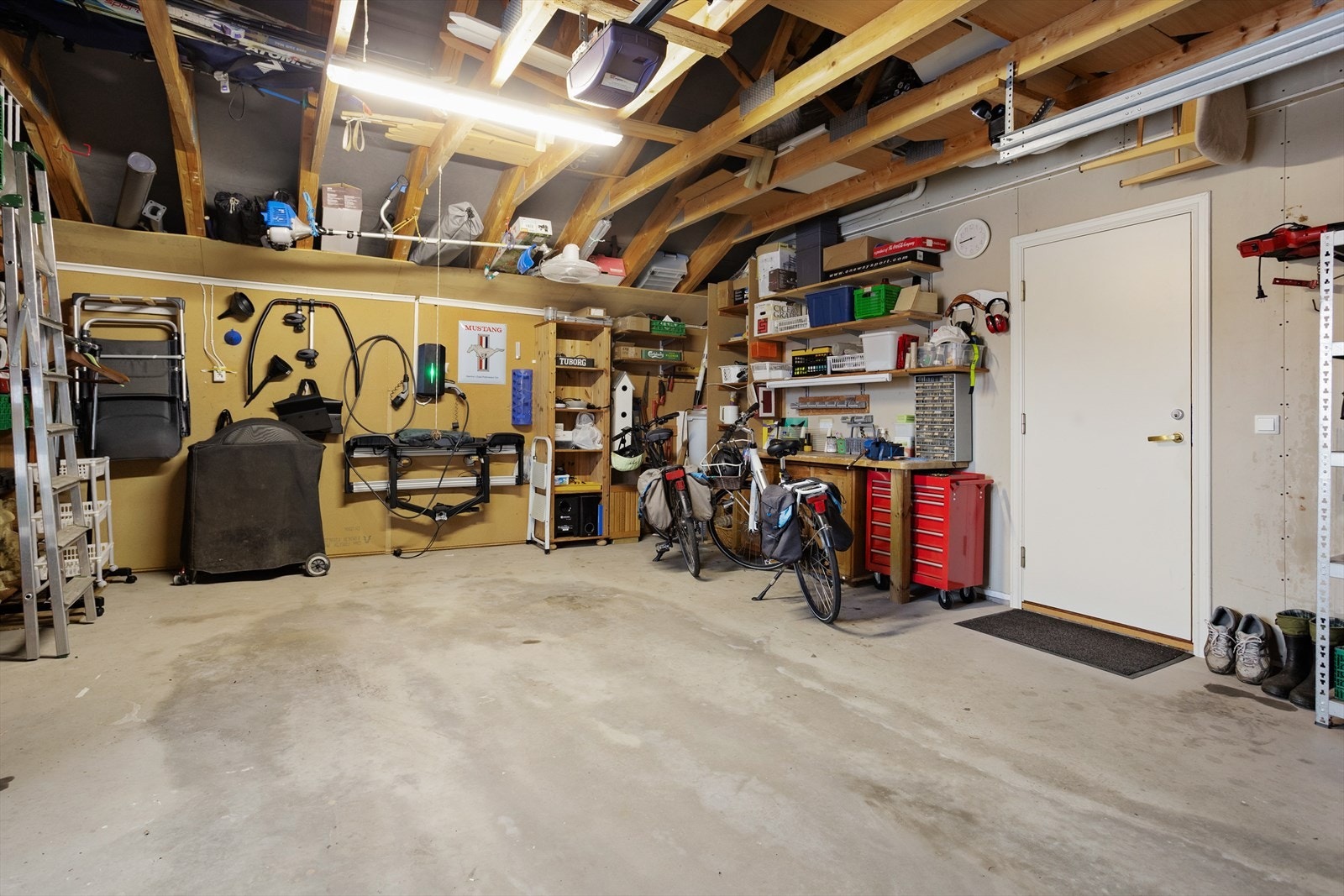 Garasjen med lagringsmulighet Galleribilde