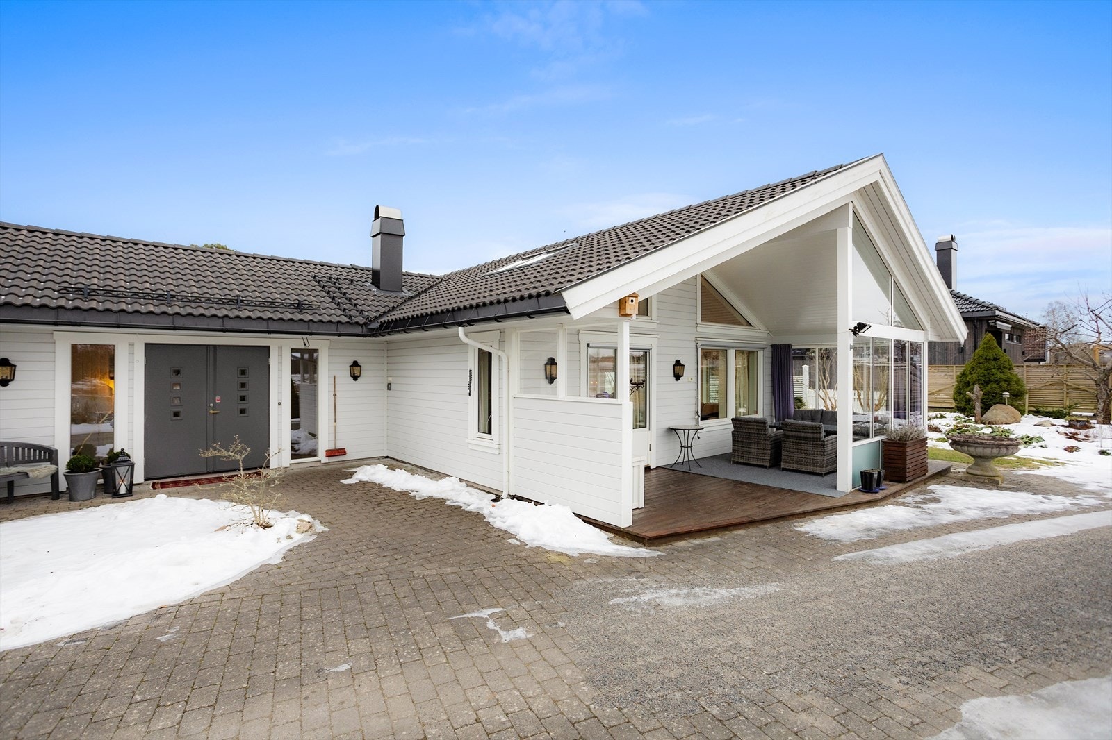 Innbydende inngangsparti med belegningsstein Galleribilde