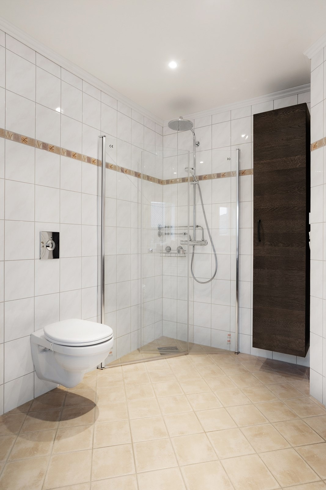 Det er god plass for ytterligere innredning eller oppbevaring etter behov. Galleribilde