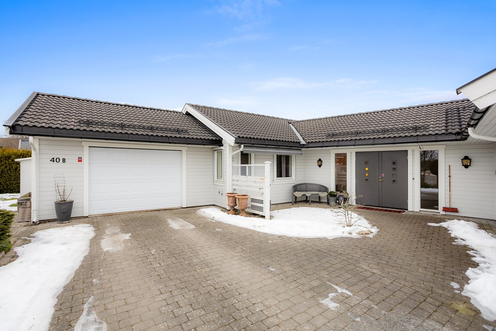 Innbydende enebolig med integrert garasje. God planløsning og flott beliggenhet. Galleribilde