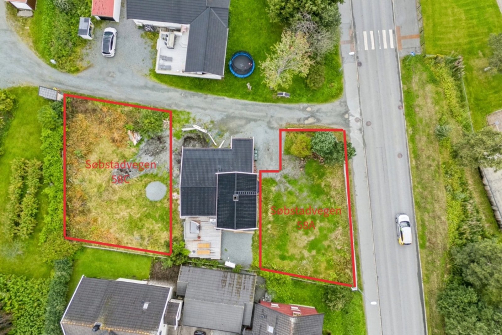 Enkel utramming av tomtene. Interessenter bør gjøre seg kjent med matrikkelkart for nøyaktige mål og eiendomsgrenser. Galleribilde