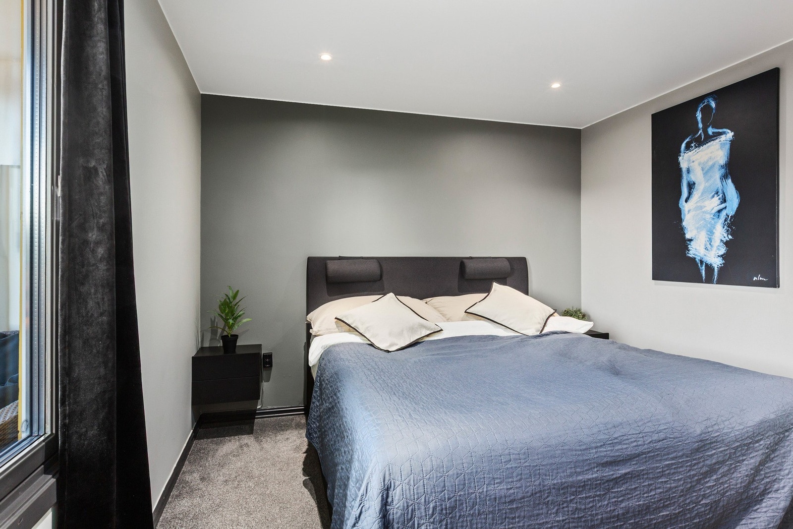 Boligen har to soverom og i tillegg disponeres både omkledningsrom og et kontor. Galleribilde