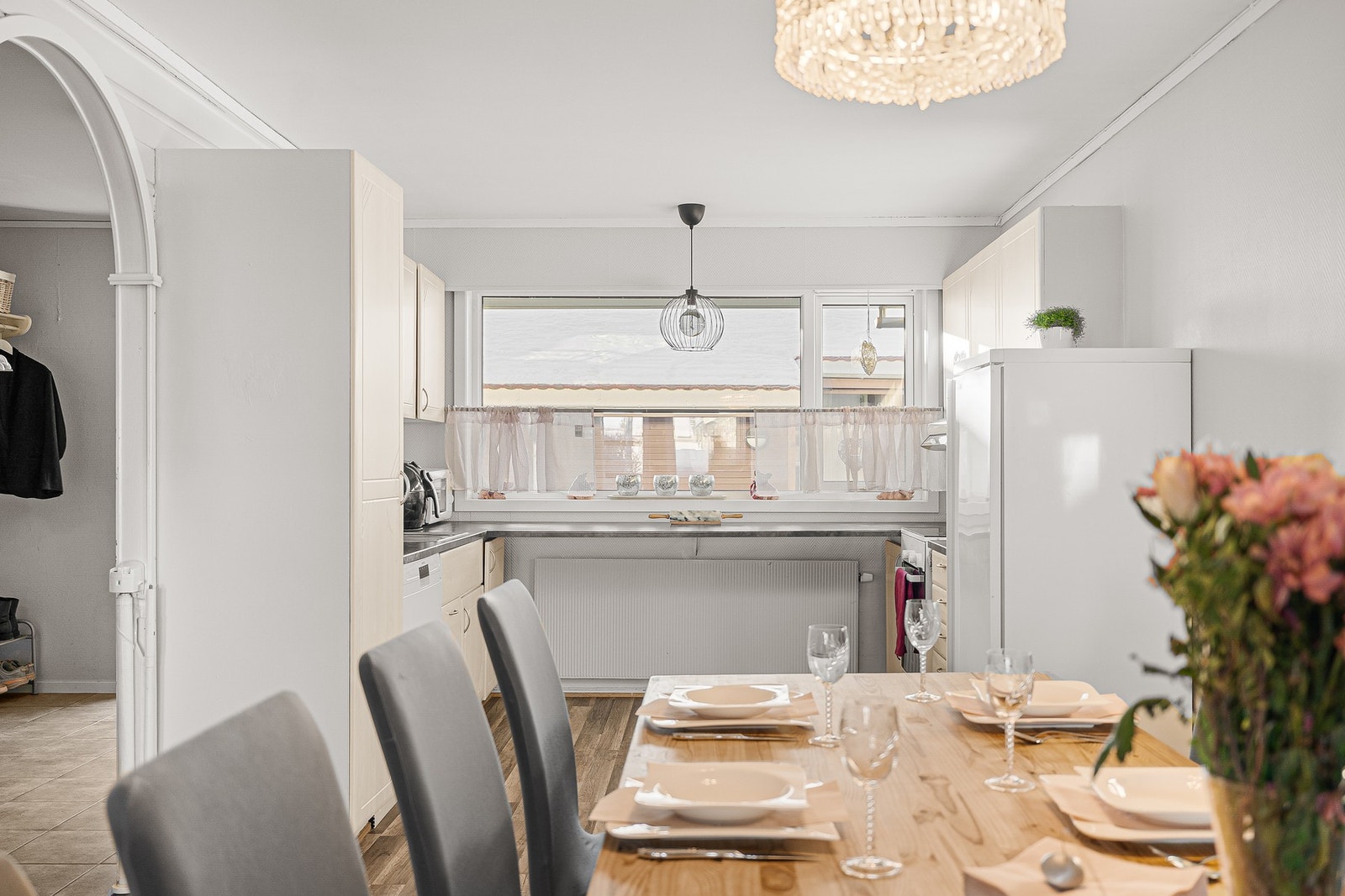 Spisestue/kjøkken. Galleribilde