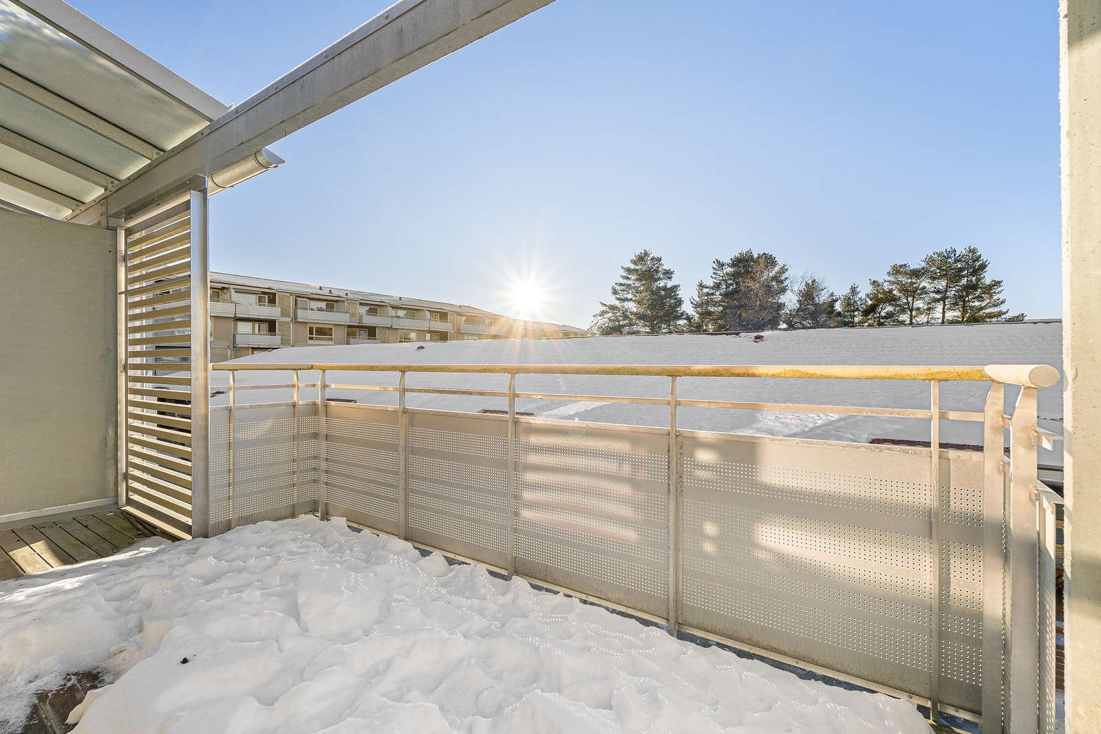 Flott balkong på med gode sol og utsiktsforhold. Galleribilde