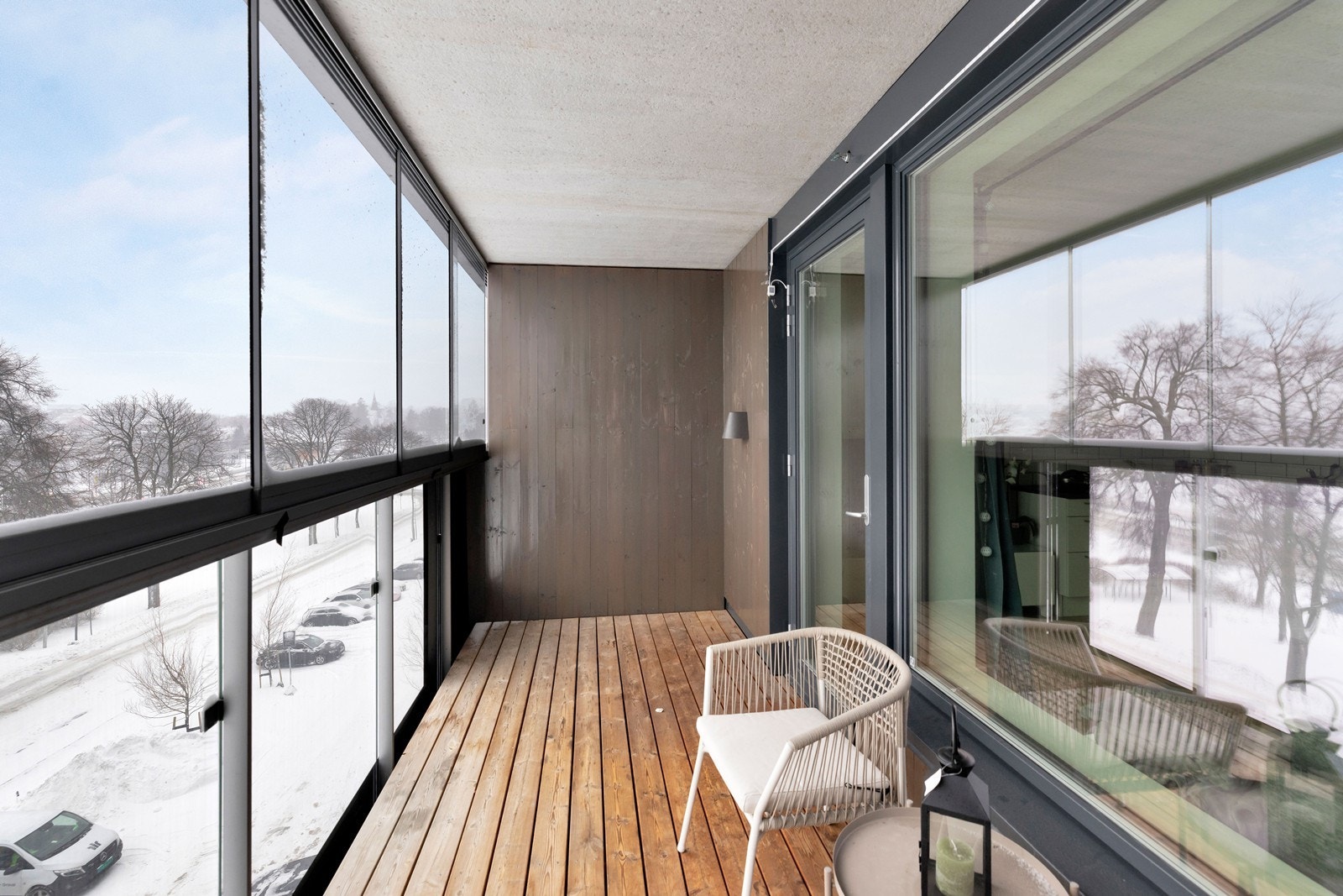 Solrik innglasset balkong Galleribilde