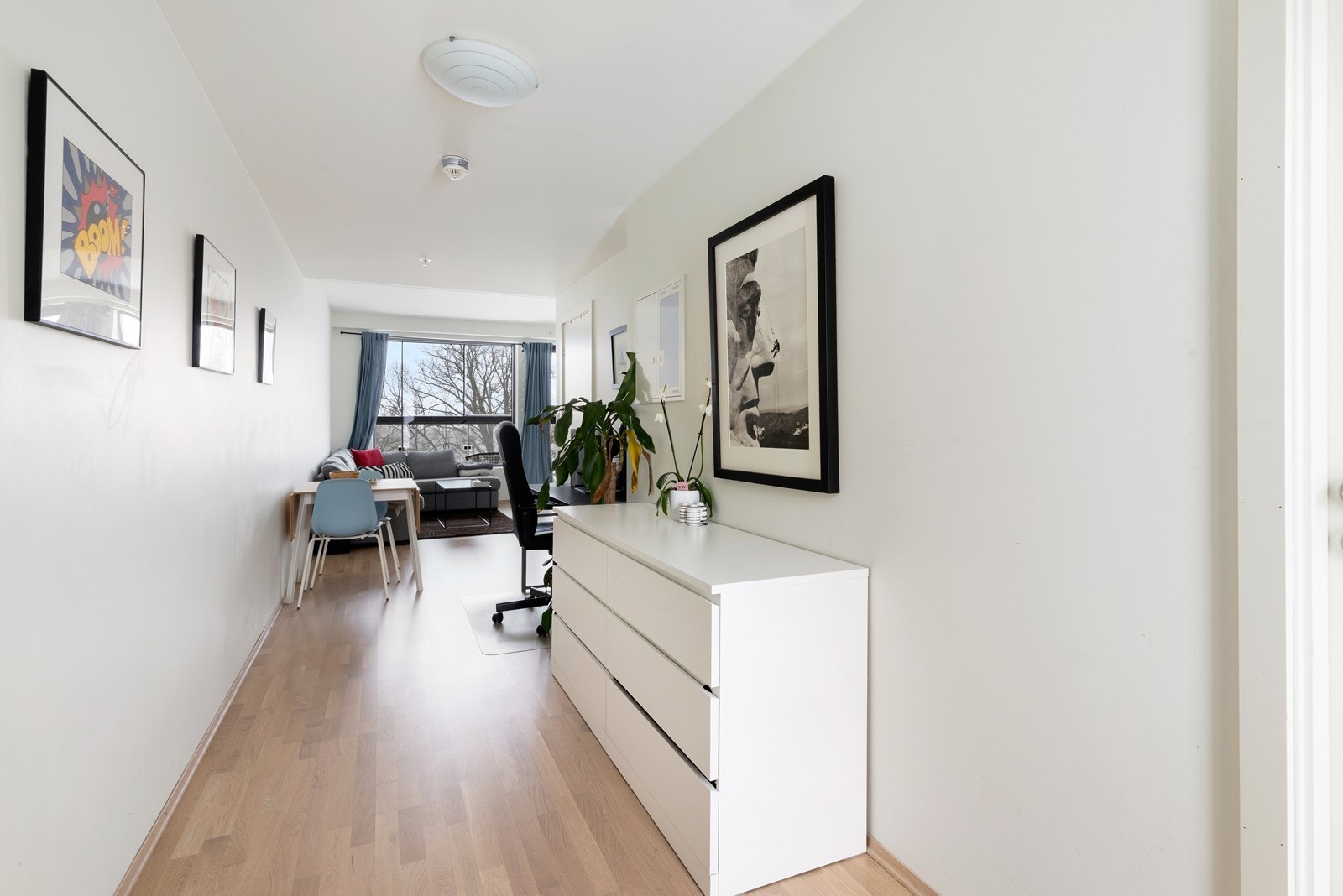 Gang med god plass til oppbevaring Galleribilde