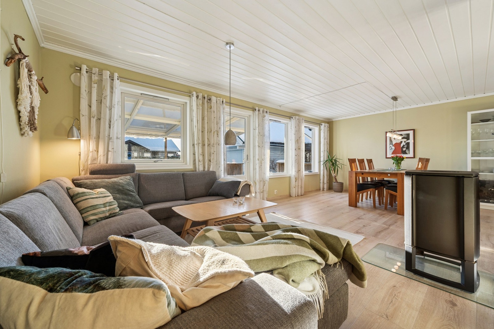 Boligen er ideell for barnefamilier og for deg som ønsker en trygg, praktisk og behagelig hverdag Galleribilde