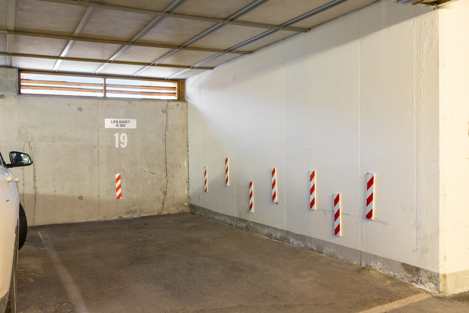 Leiligheten disponerer én garasjeplass med heisadkomst til leilighetsplan. Galleribilde