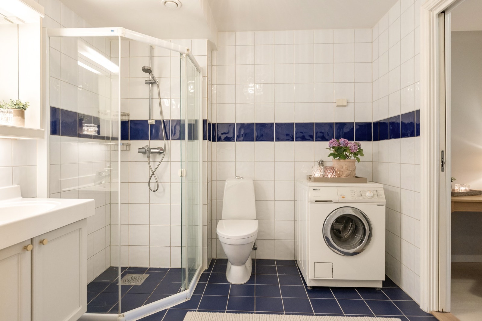 Flislagt baderom med varmekabler i gulvet. Galleribilde