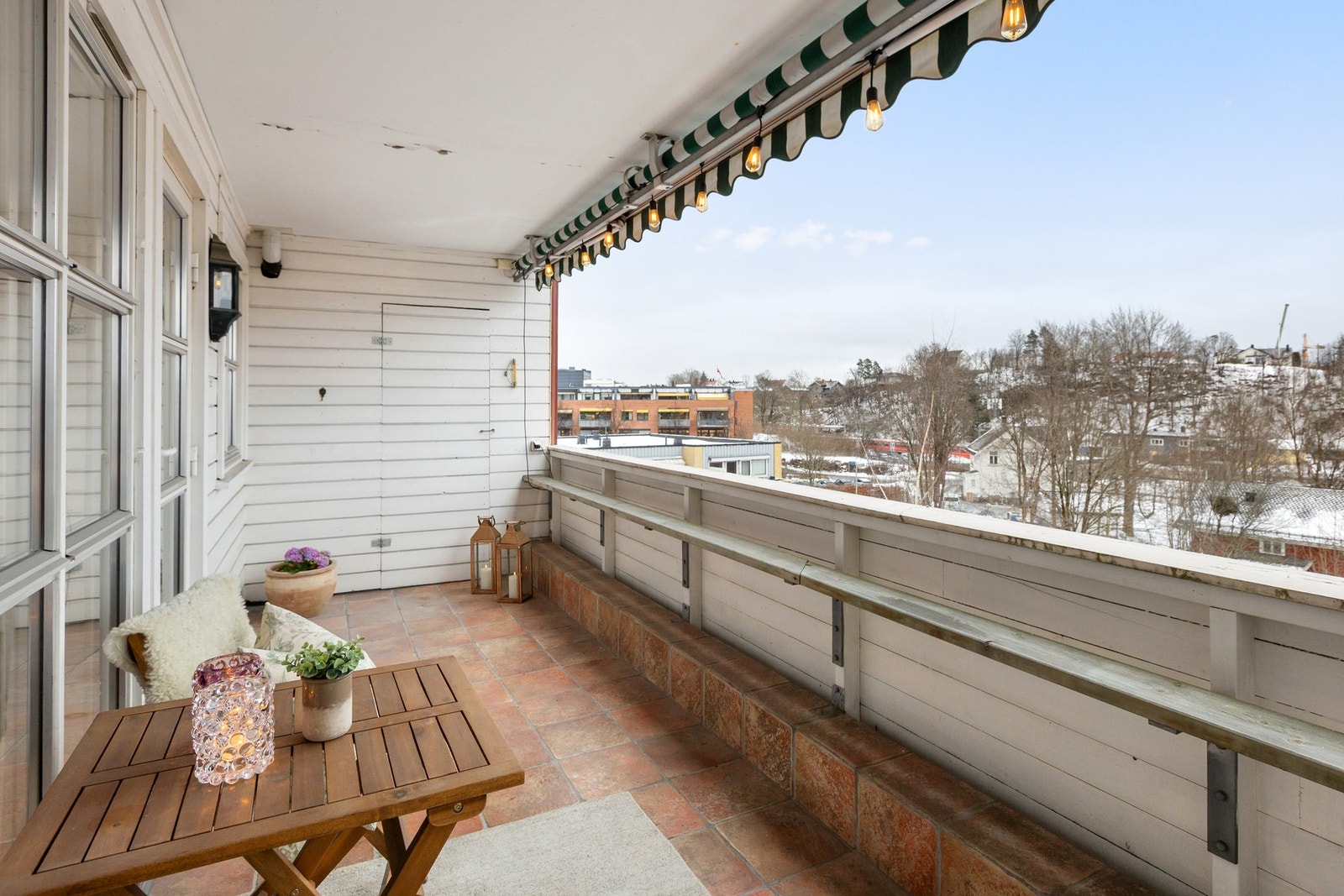 Terrassen har en praktisk bod på 2 m². Galleribilde