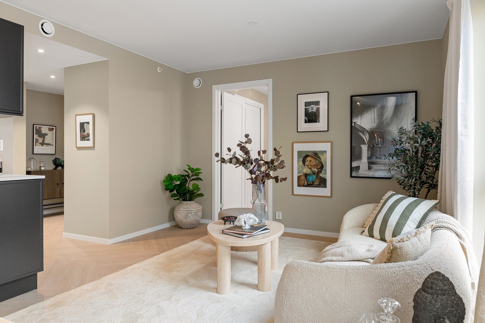 Eksklusiv og skreddersydd 3-roms perle! Høy standard og lekre detaljer! Galleribilde