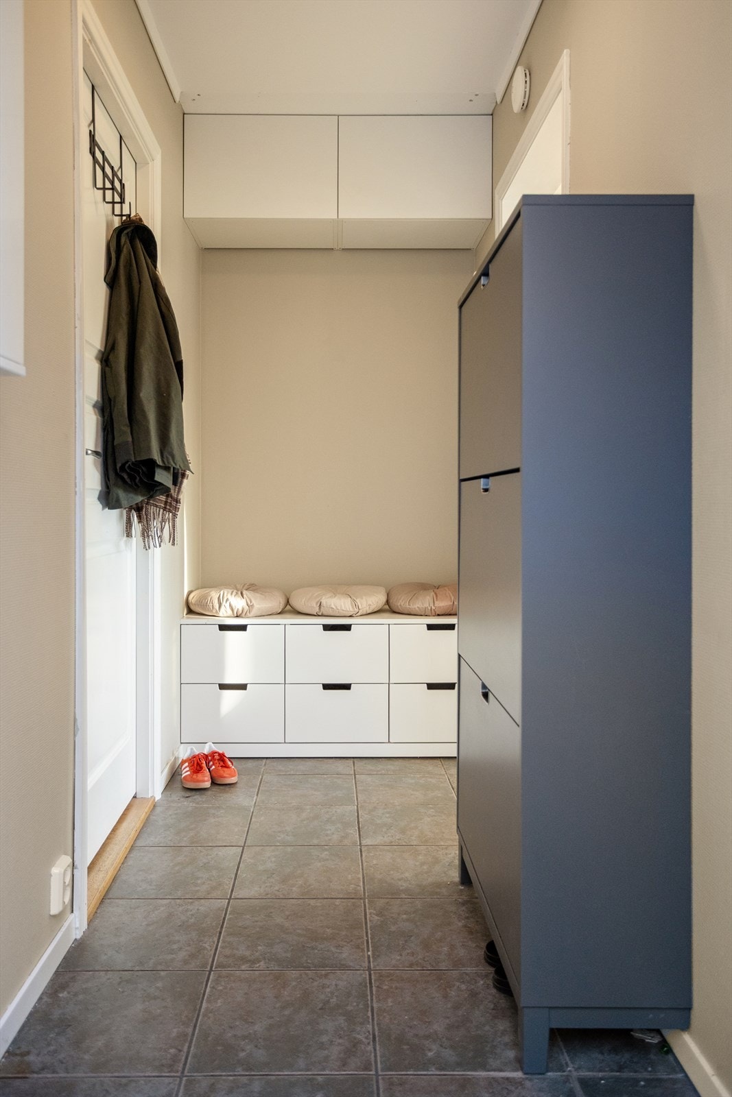 Gangen binder rommene sammen på en praktisk og oversiktlig måte. Galleribilde