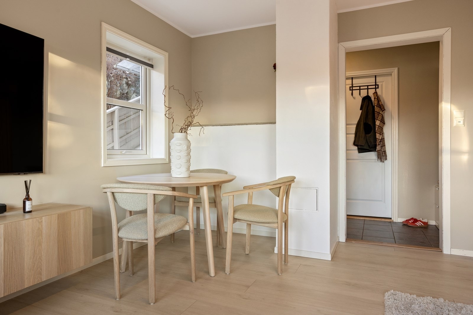 Detaljrik og innbydende stuekrok som skaper en hyggelig stemning. Galleribilde