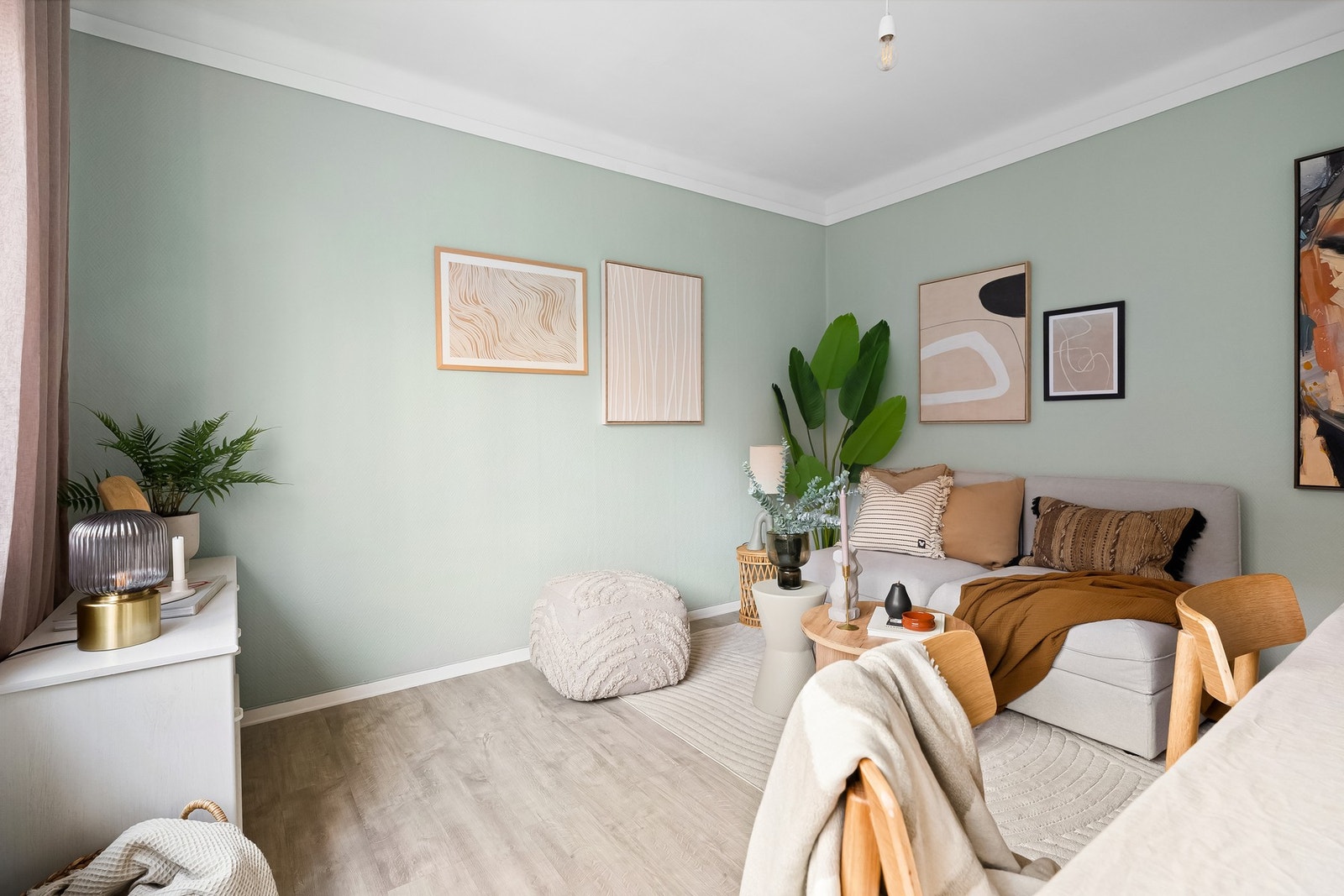 Stuens gode utforming gjør det enkelt å møblere etter eget ønske. Galleribilde