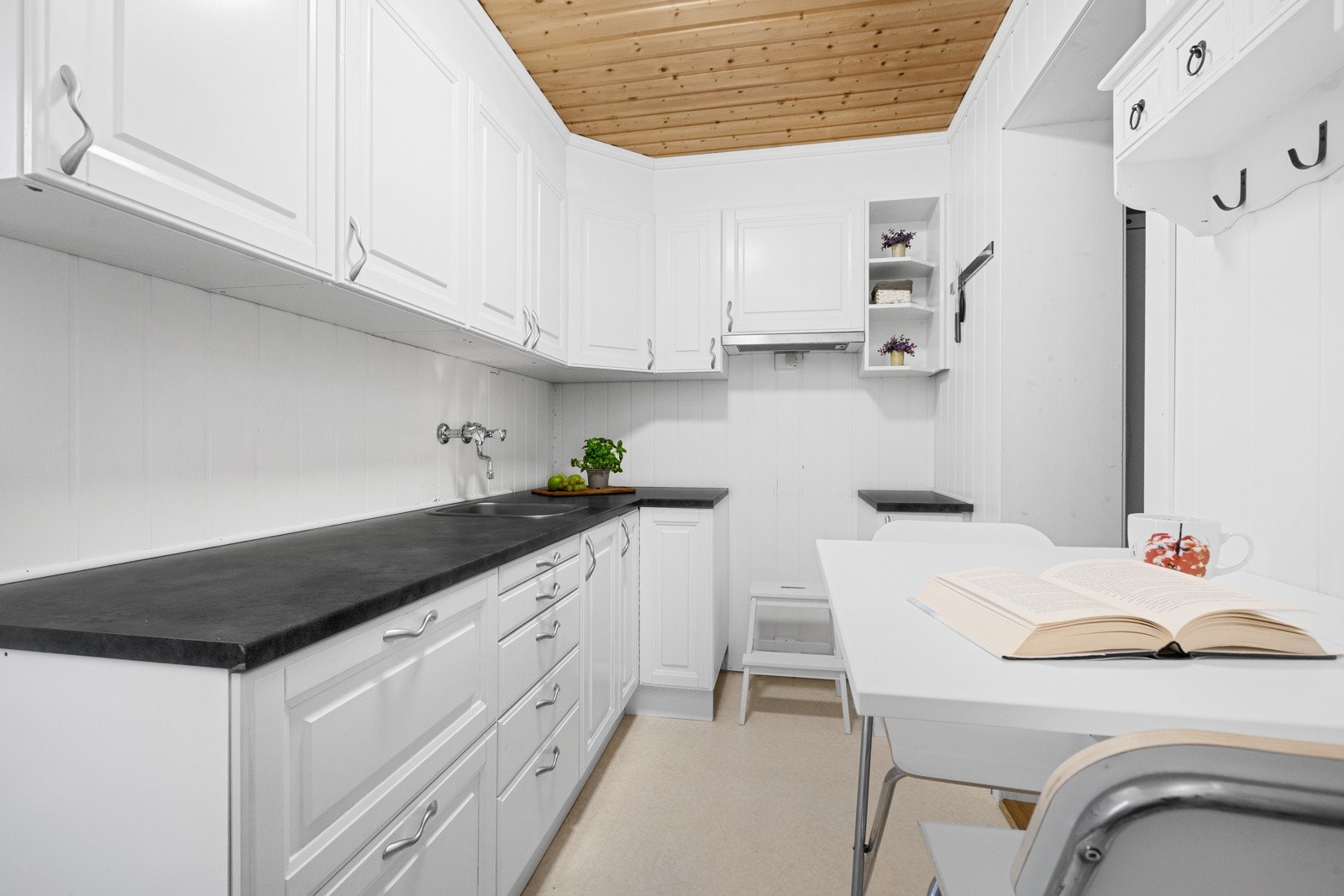 Kjøkken i underetasjen Galleribilde