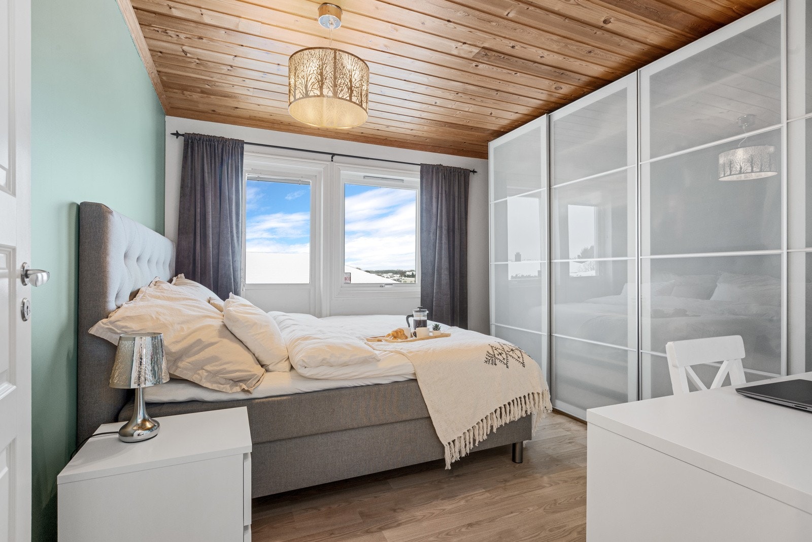 Soverom i hovedetg. Galleribilde