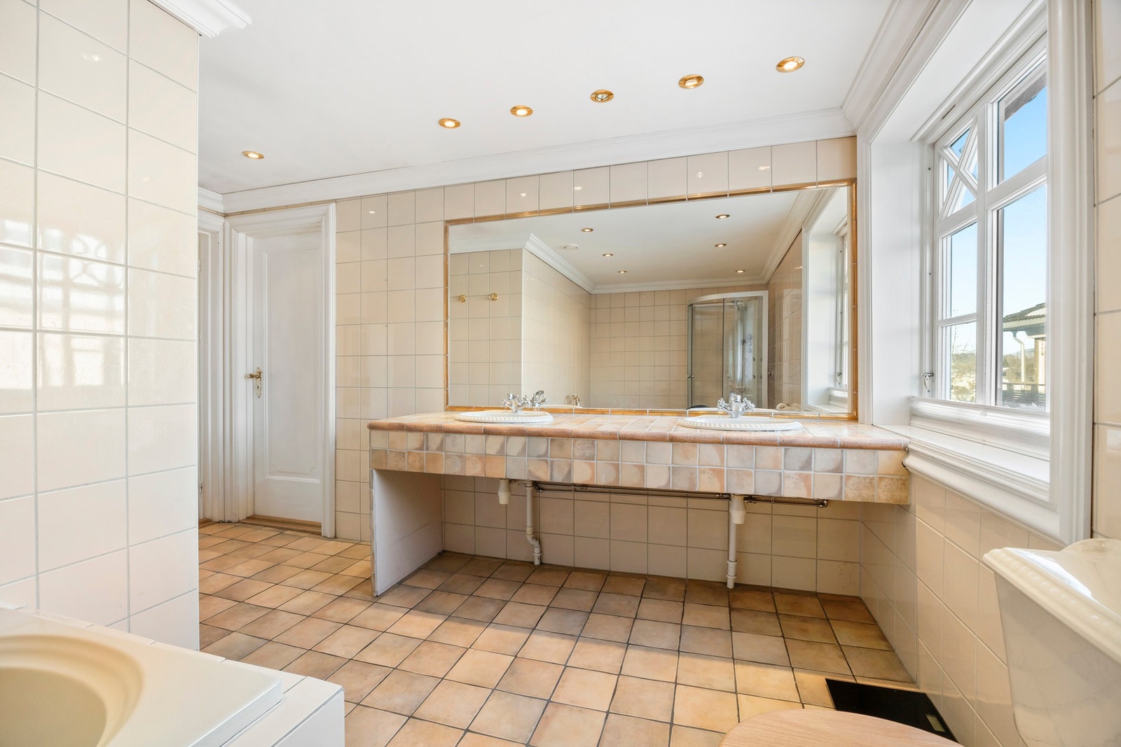 Bad i 1. etasje Galleribilde