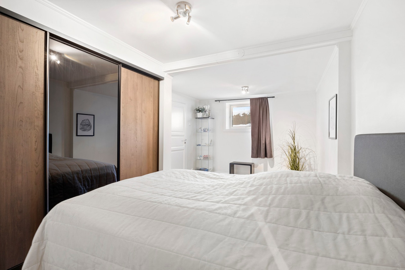 Soverom i u. etasje (byggemeldt som bod, ikke bruksendret - se beskrivelse i salgsoppgave). Galleribilde