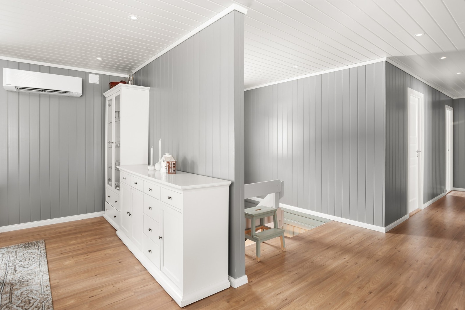 Romslig gang. Galleribilde