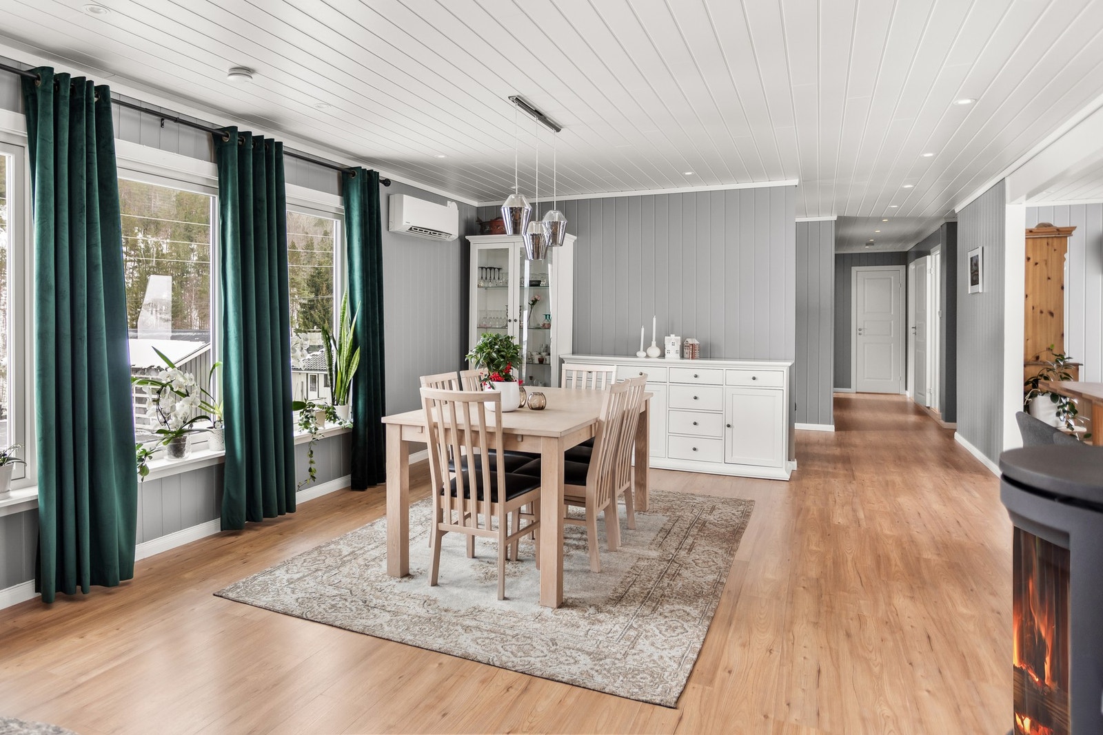 Boligen har sentral beliggenhet med kort vei til alt man trenger. Galleribilde