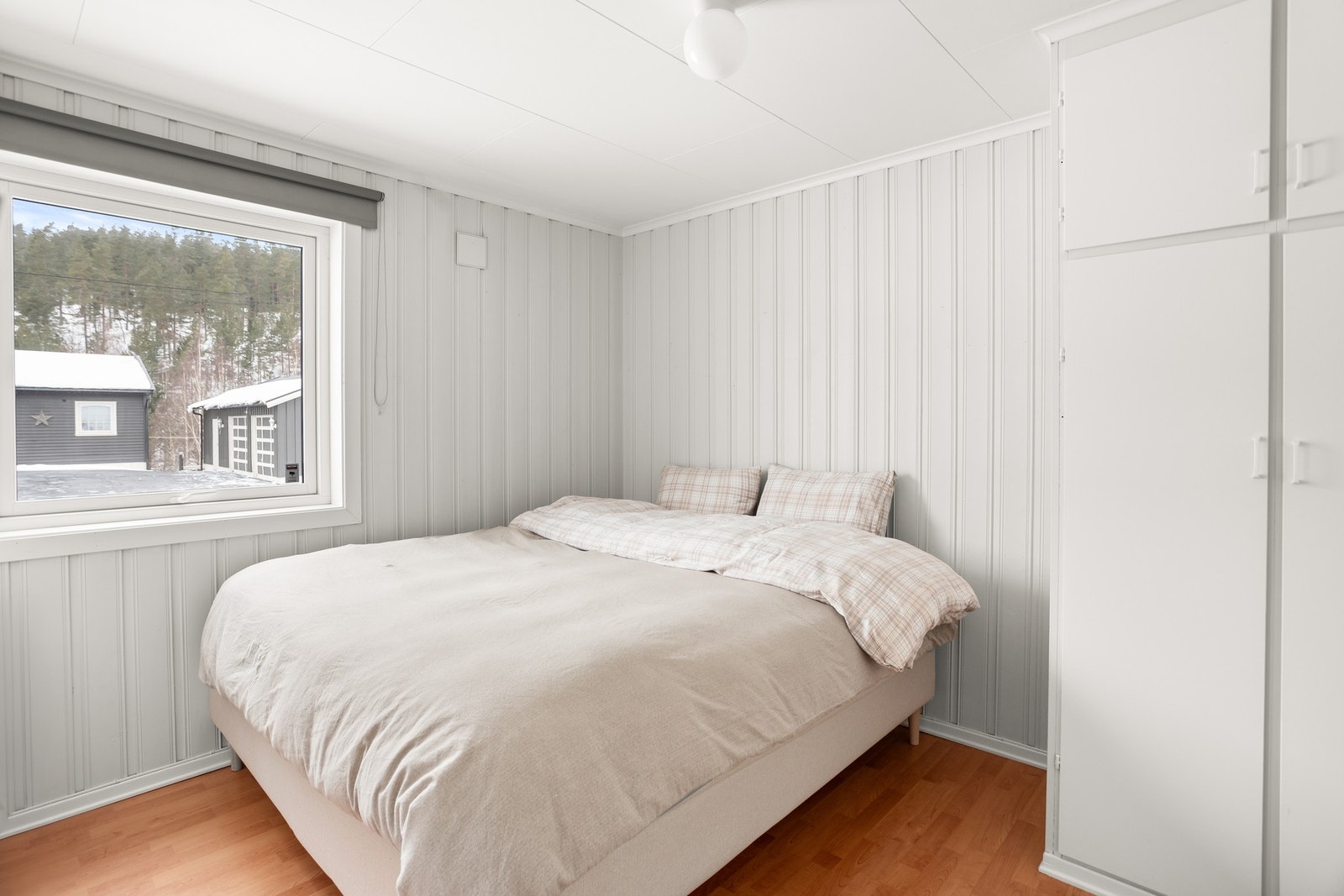 God plass til dobbeltseng og annet ønskelig møblement. Galleribilde