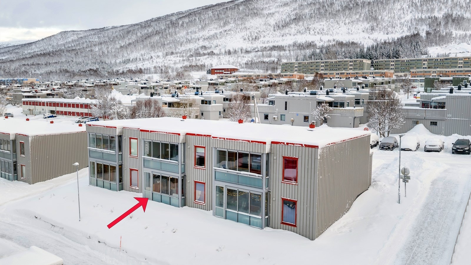Boligen er del av Gneisvegen Borettslag - et veldrevet og økonomisk sterkt borettslag, bestående av 159 boliger i Kroken. Galleribilde