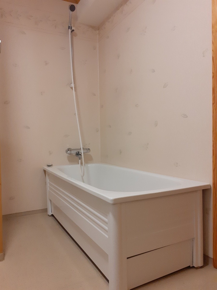 Badekar eller dusj med glassvegger Galleribilde