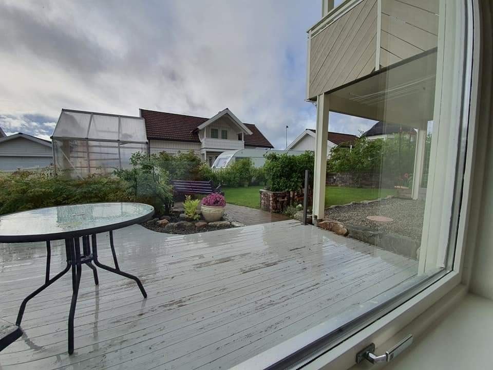 Soverom 2 (12,3 kvm) utsikt mot terrasse (20 kvm) Galleribilde