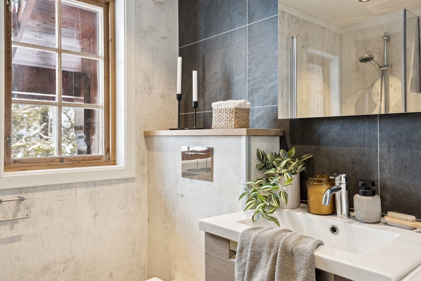 Innebygget cisterne med sealingbag, som leder eventuelt lekkasjevann til sluk Galleribilde