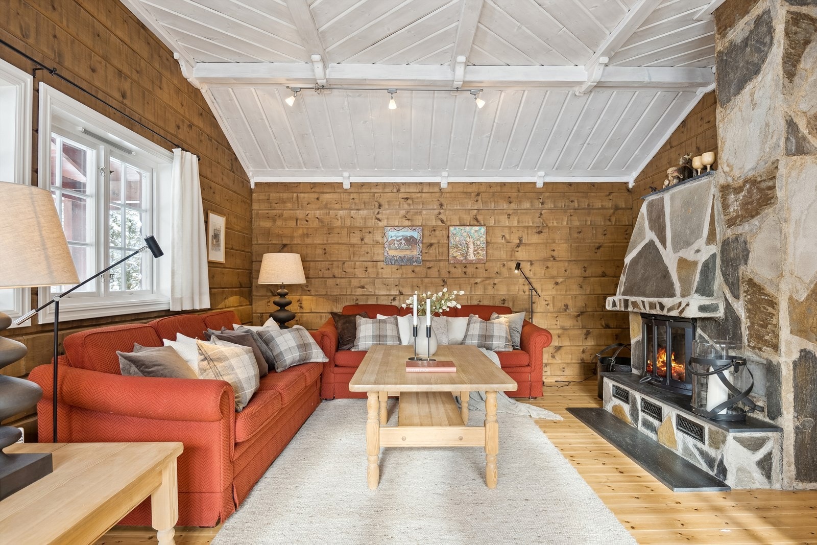 Peis med innsats er forblendet med skifer Galleribilde