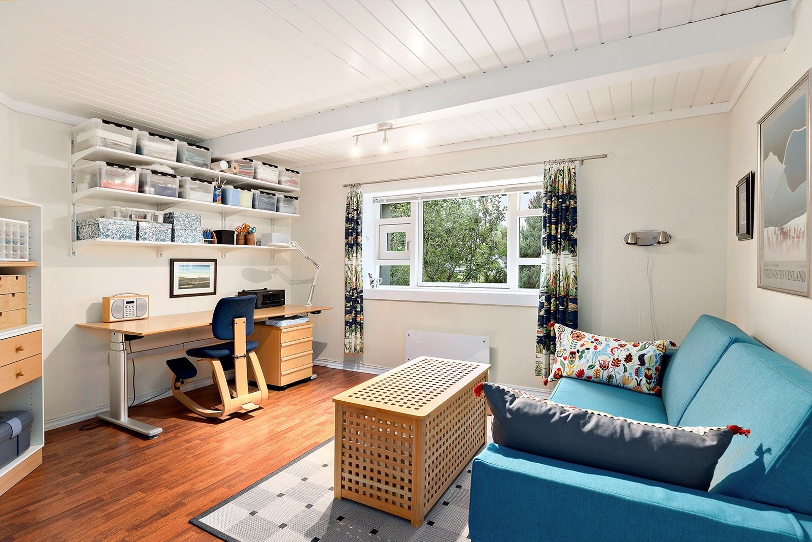 Soverommet i første etasje er romslig og perfekt som barnerom eller gjesterom, og blir i dag benyttet som arbeidsrom/hobbyrom Galleribilde