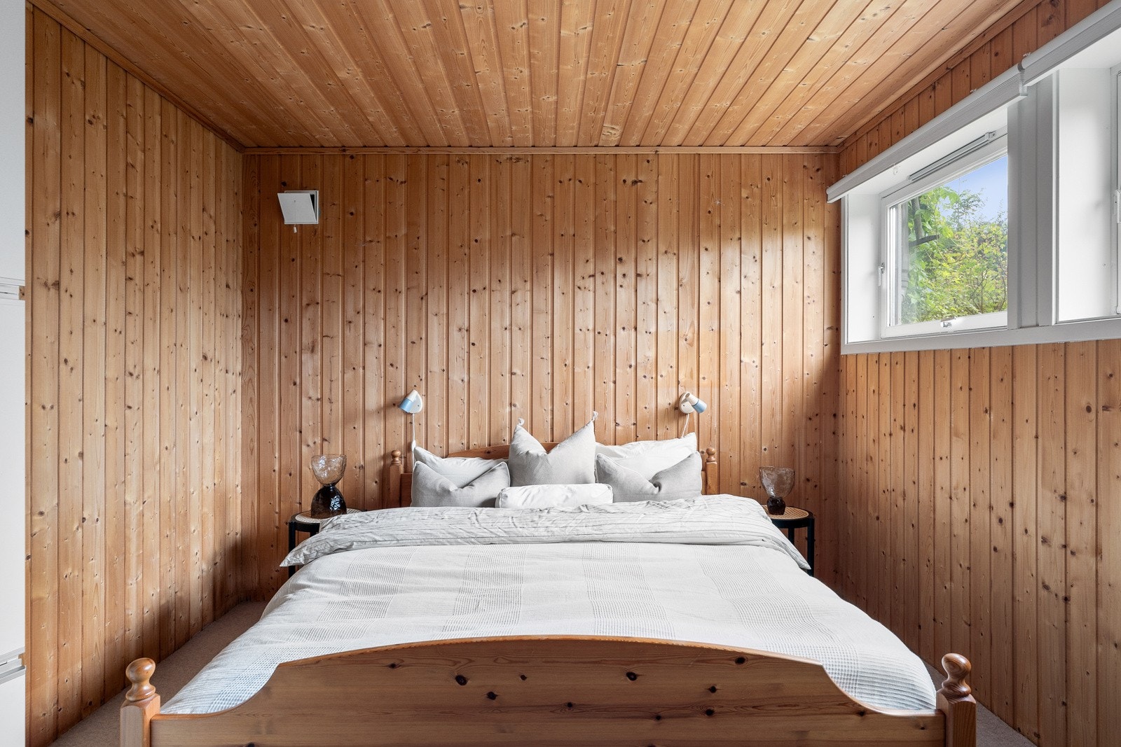 I tillegg har boligen et innredet rom i bruk som soverom i samme plan. Galleribilde