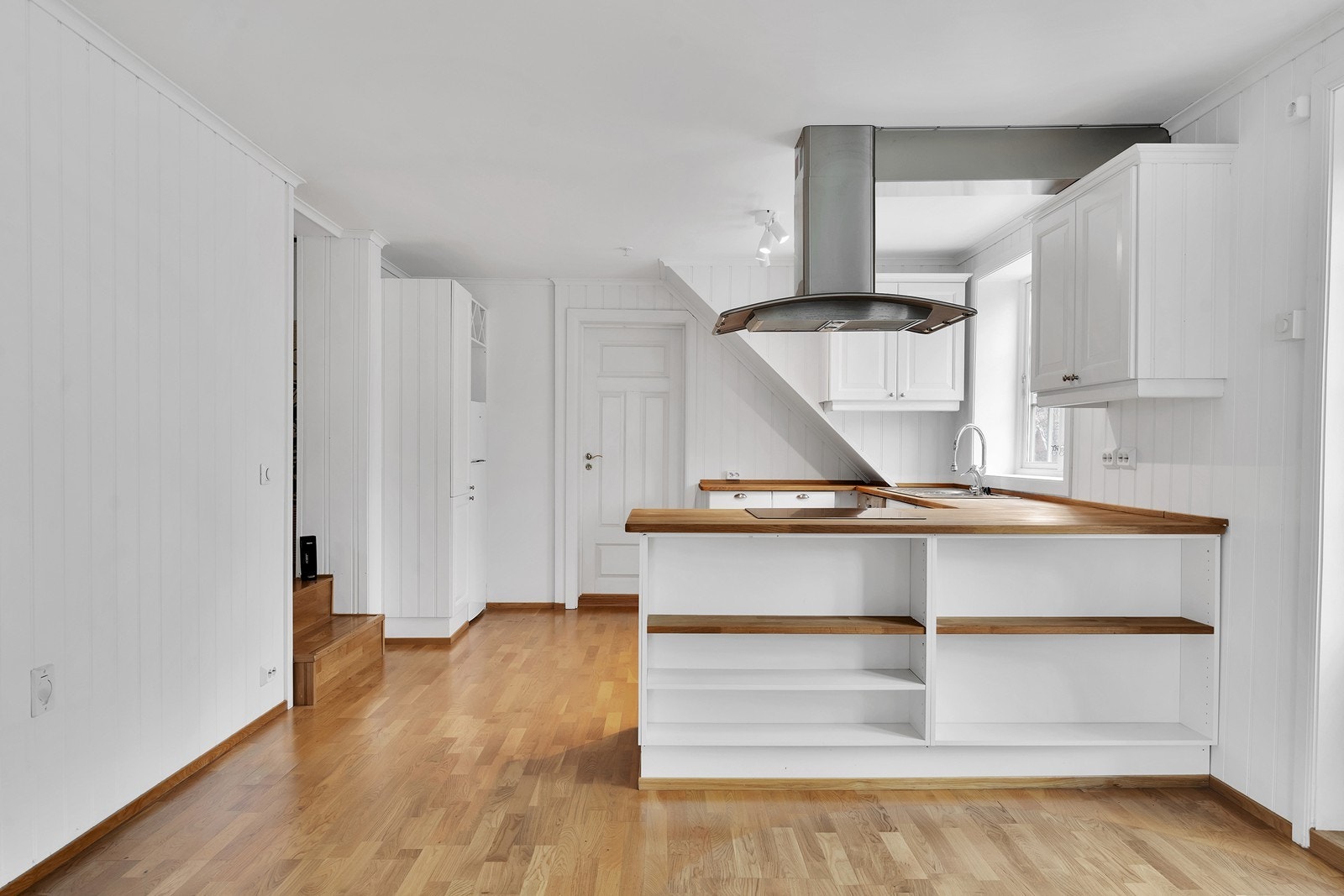 Inn til venstre kommer du til gangen og videre til soverommene Galleribilde