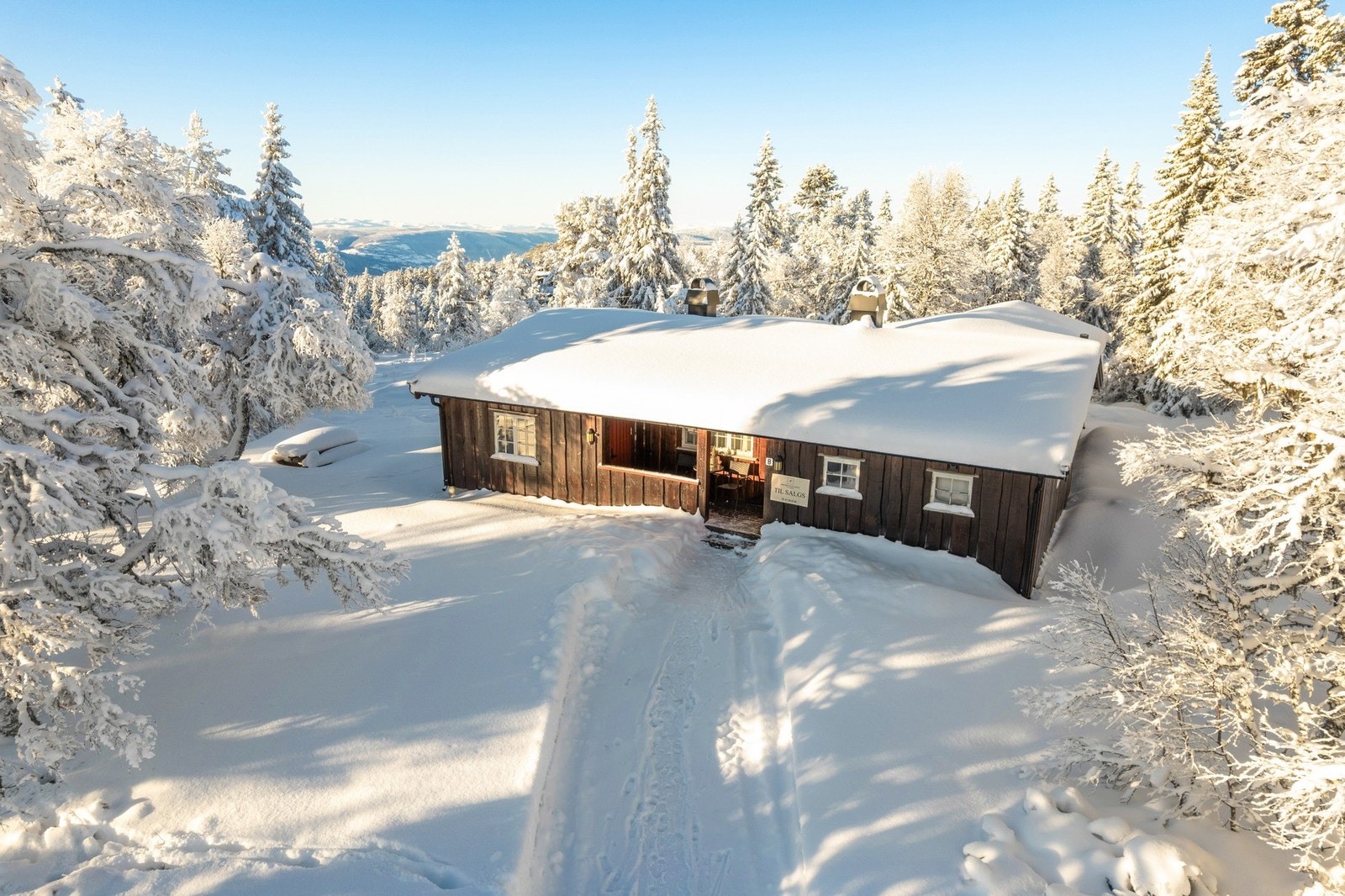 På fremsiden av hytta kan du nyte morgen- og formiddagssolen. Galleribilde