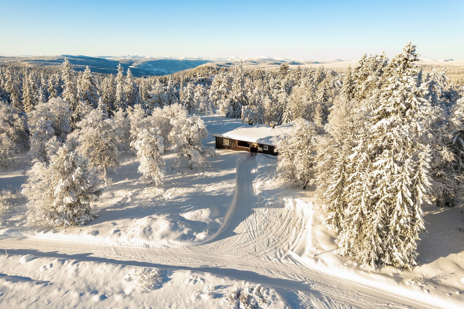 Området er et eldorado for friluftsinteresserte - året rundt. Vinterstid har du ski inn/ut direkte fra hytta til velpreparerte langrennsløyper. Galleribilde