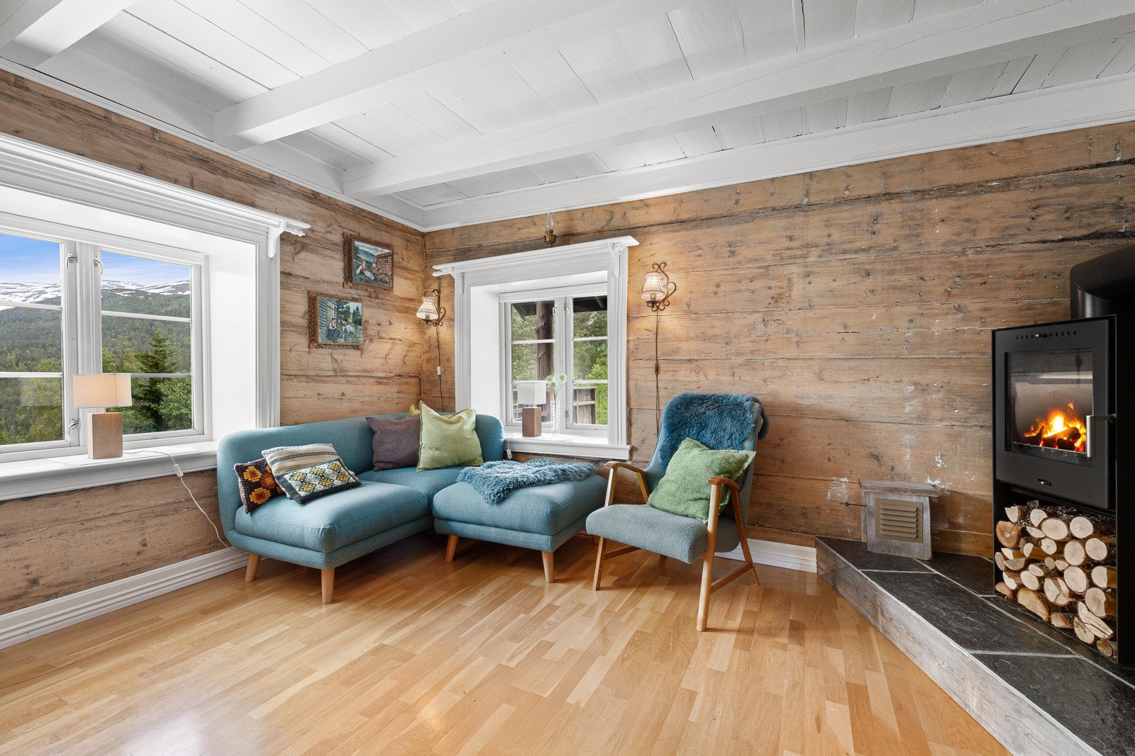 Vedovnen holder varmer og kosen på kalde vinterdager. Galleribilde