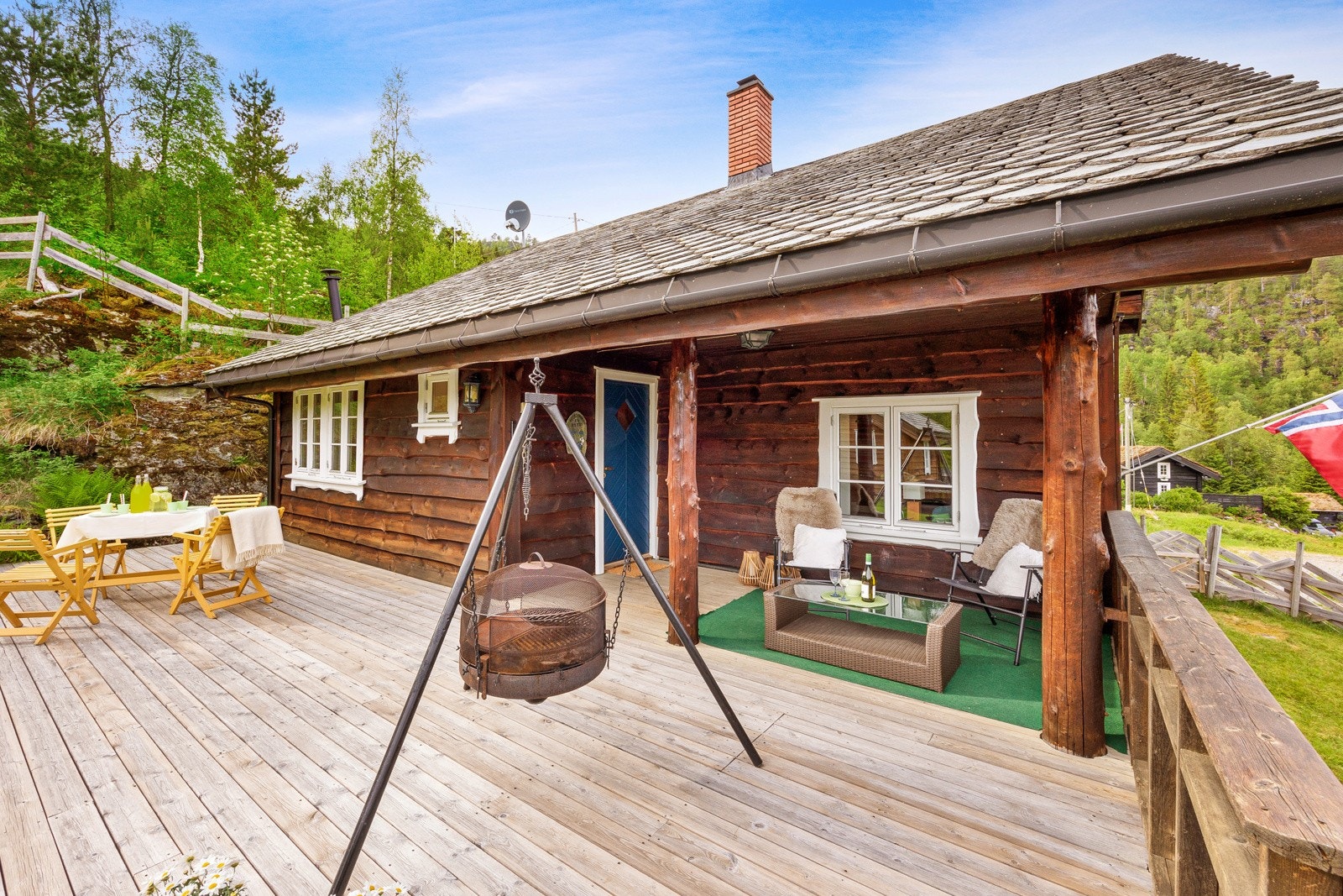 Praktisk overbygget inngangsparti. Galleribilde