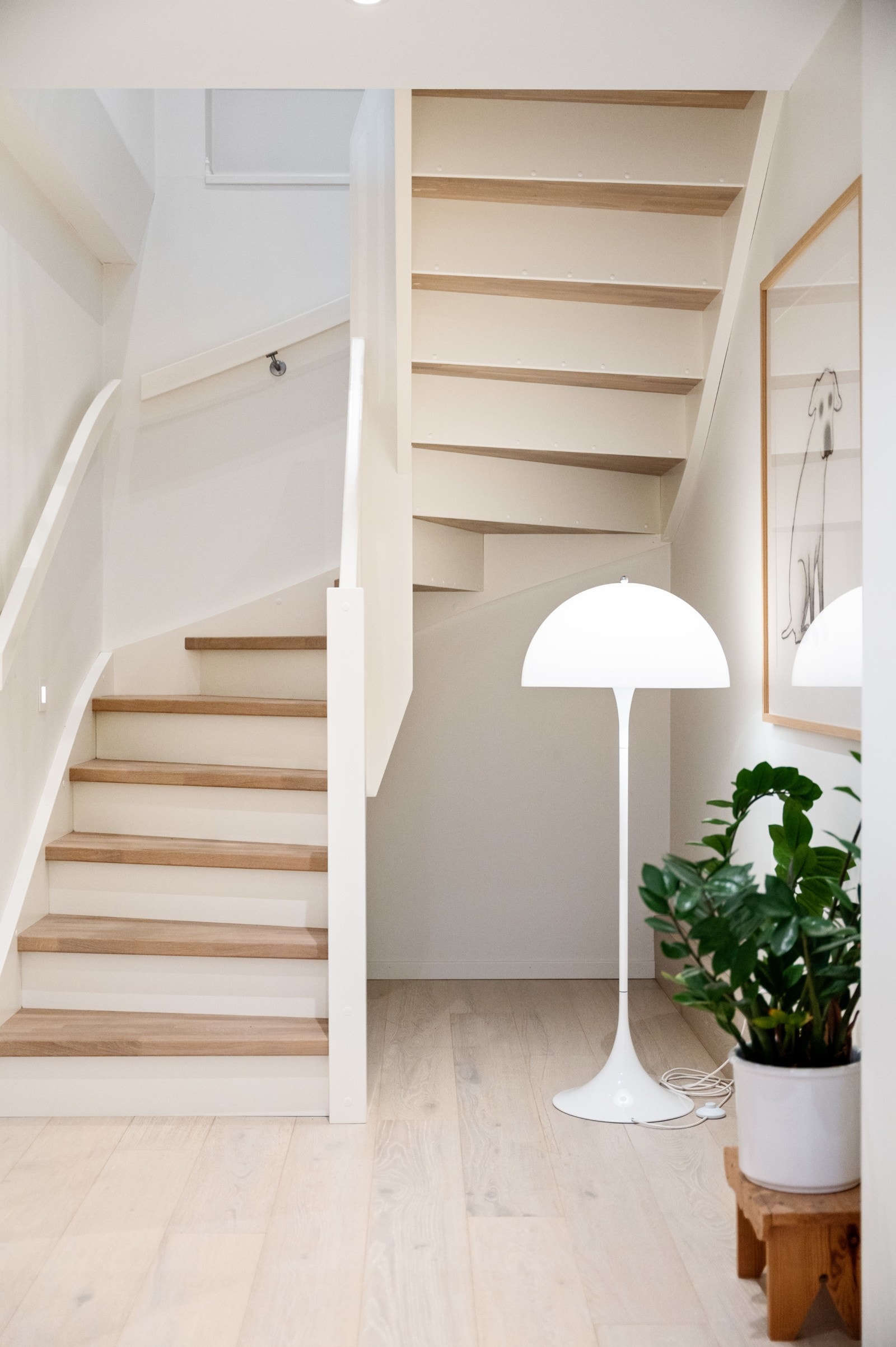 Ny trapp mellom første og andre plan Galleribilde