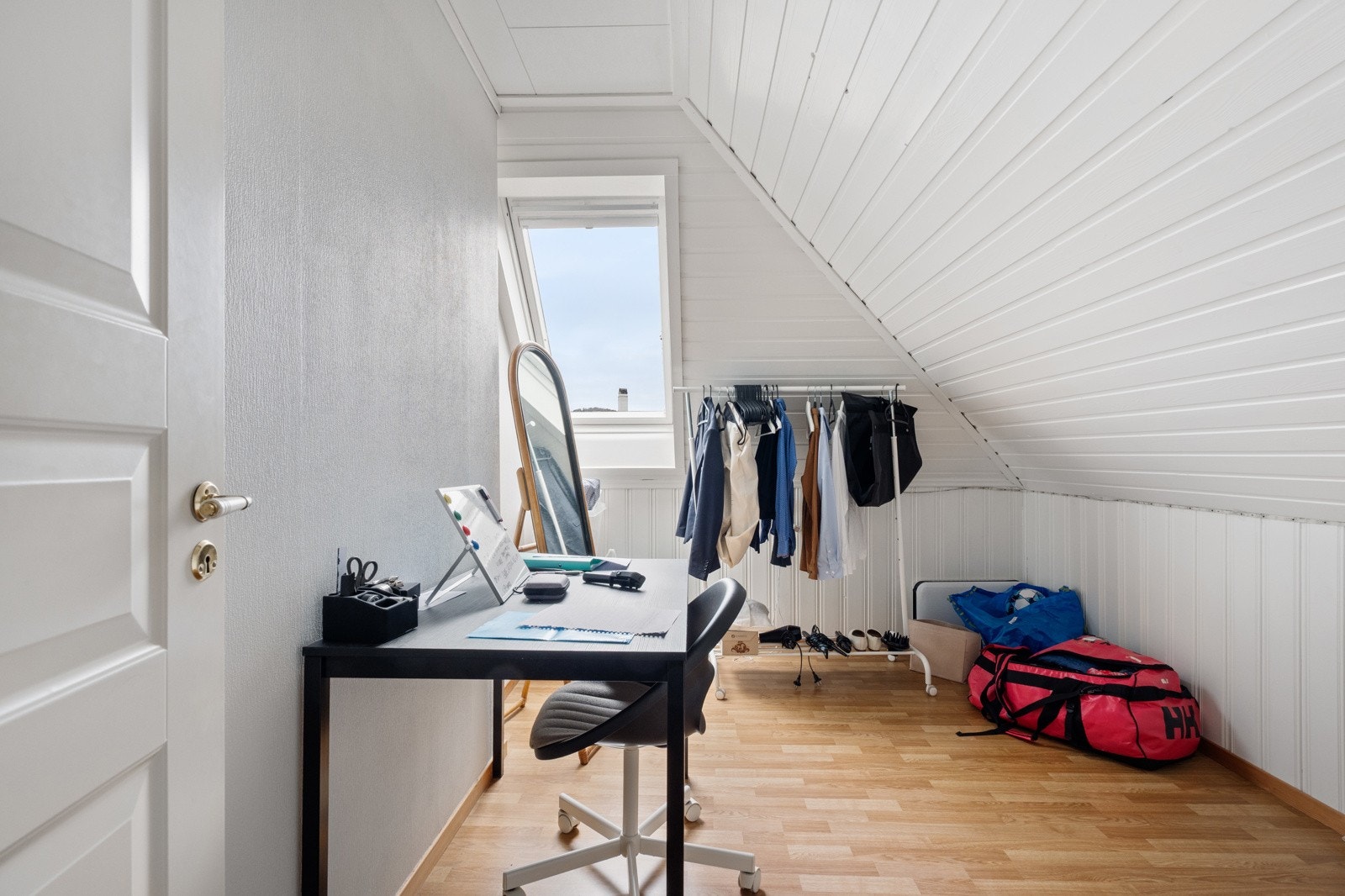 Etasjen har to soverom. Dette er det minste Galleribilde