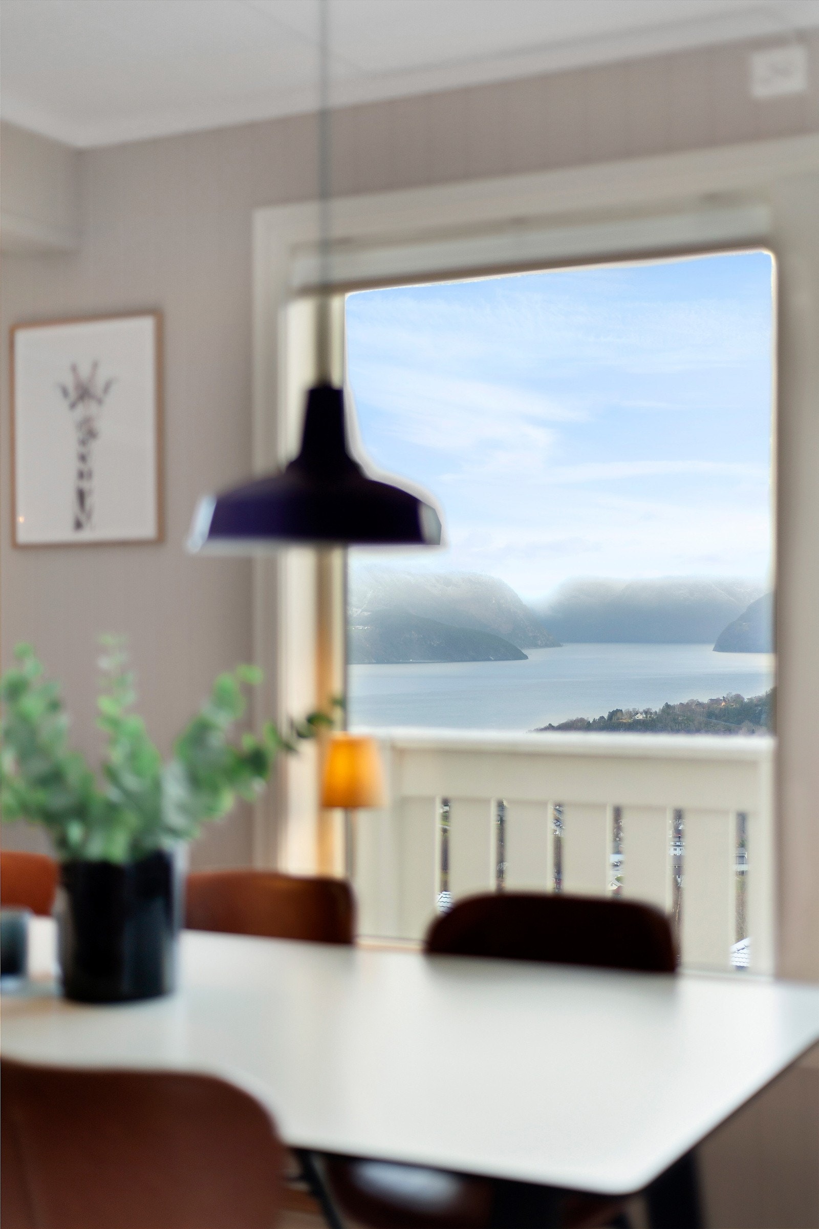 Her får man også nyte den fine utsikten mot fjorden. Galleribilde