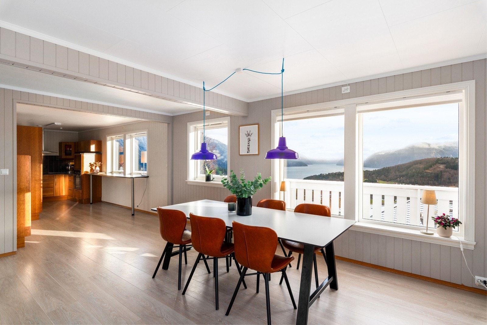 Dette er en meget flott enebolig med en rekke fine kvaliteter og gode løsninger. Galleribilde